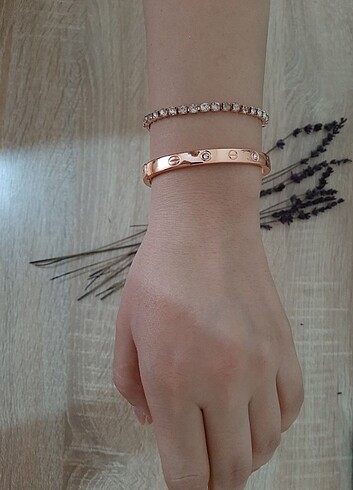 Cartier Rose Gold Renk Taşlı Kelepçe Bileklik & Su Yolu Bileklik 