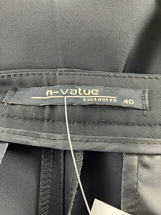 40 Beden Diğer Kumaş Pantolon %70 İndirimli.