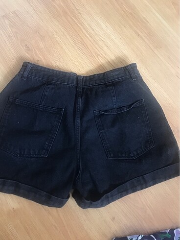 40 Beden Bershka siyah şort