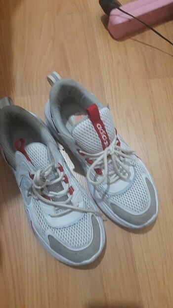 37 Beden Spor ayakkabi 40 numara