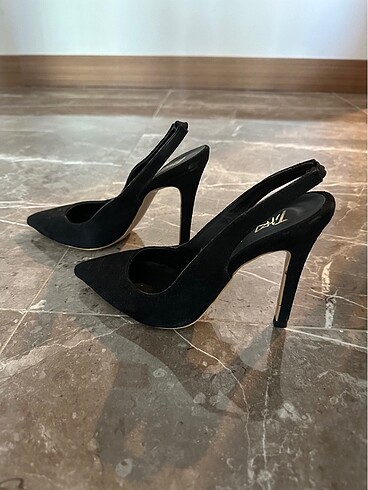 Siyah stiletto