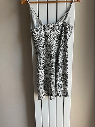Bershka Kısa saten elbise