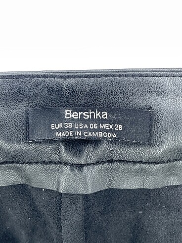 38 Beden siyah Renk Bershka Kumaş Pantolon %70 İndirimli.