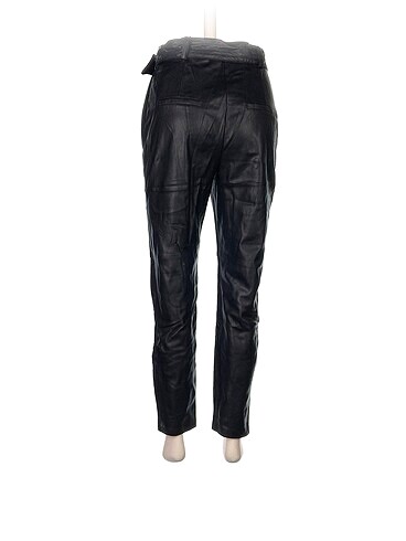 38 Beden Bershka Kumaş Pantolon %70 İndirimli.