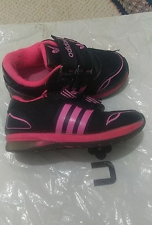 Adidas kız bebek ayakkabısı 22 numara