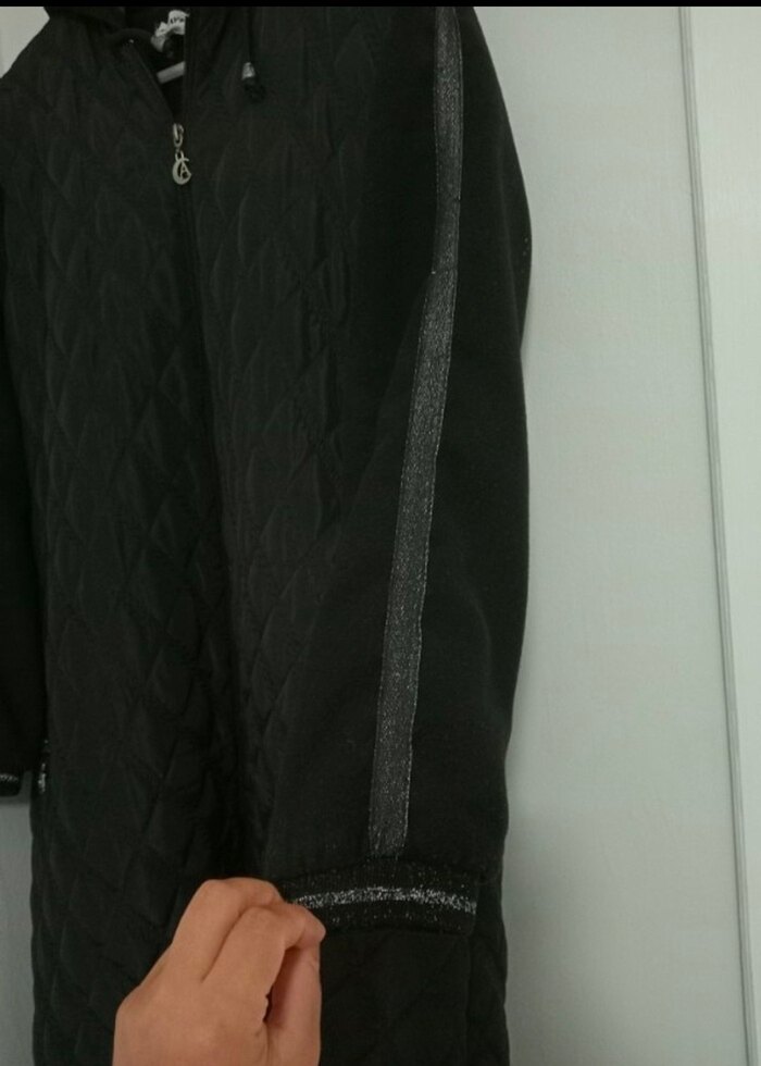 Uzun Siyah Kapitone Kadın Ceket - Görsel 2