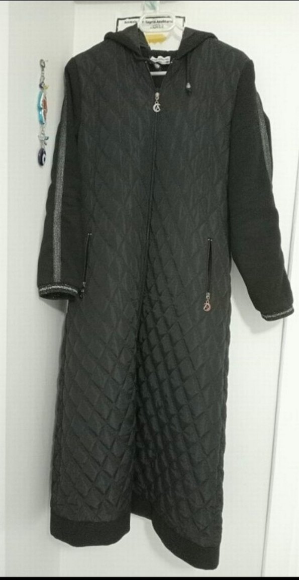 Uzun Siyah Kapitone Kadın Ceket - Görsel 4