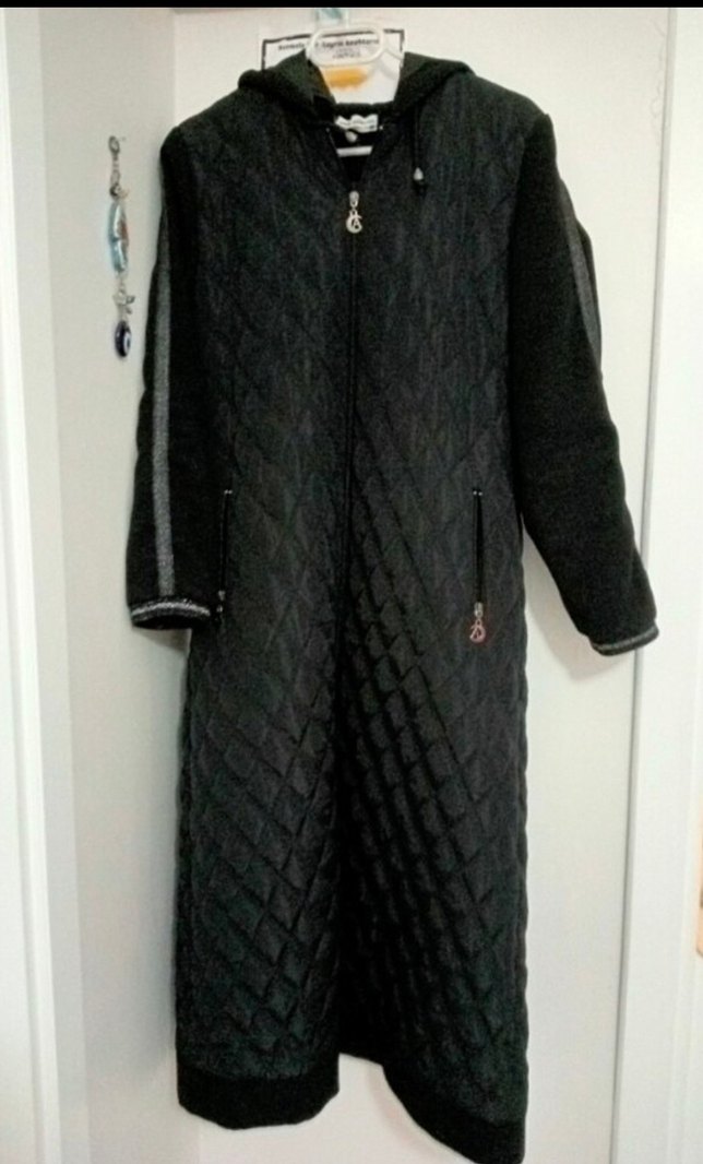 Uzun Siyah Kapitone Kadın Ceket - Görsel 3