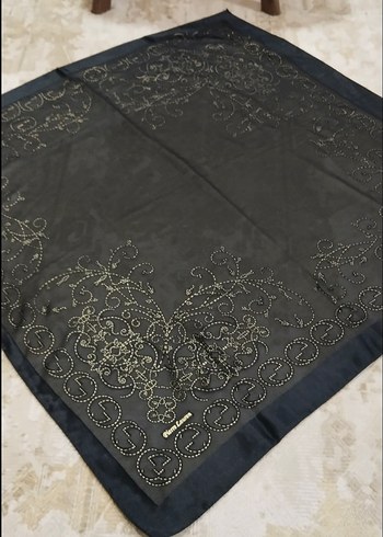 Sirma İşlemeli Siyah İpek Kadın Eşarp - Görsel 3