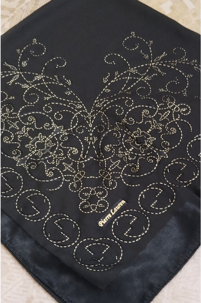 Sirma İşlemeli Siyah İpek Kadın Eşarp - Görsel 2