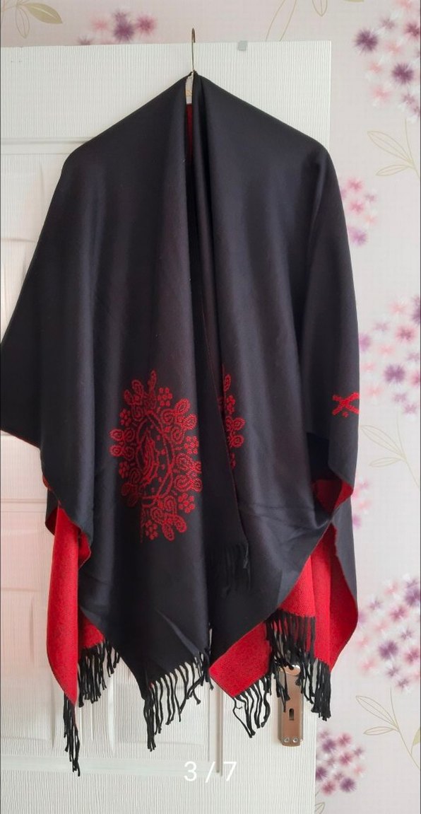 Uzun Kırmızı Desenli Bohem Kadın Panço - Görsel 2