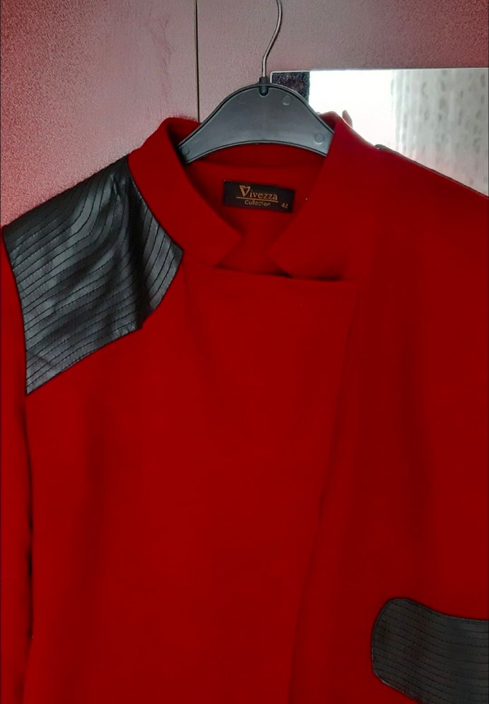 Kırmızı Deri Detaylı Kaban - Görsel 3