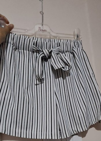Çizgili Pilili Kadın Mini Şort Cepli