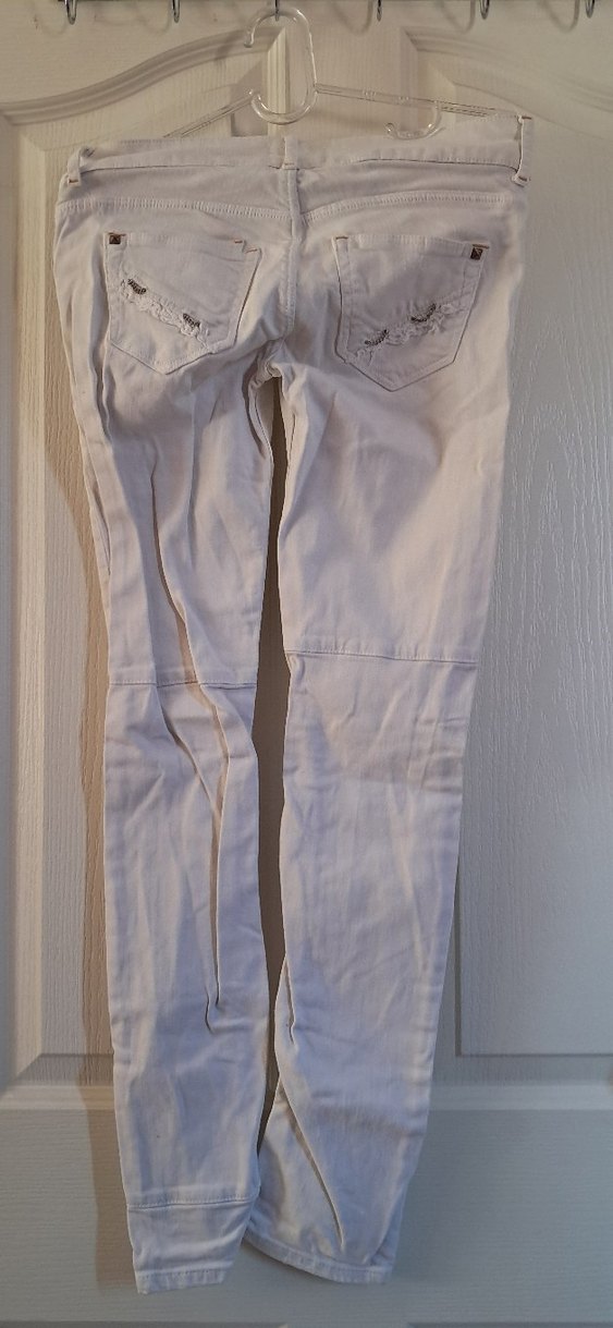 Beyaz Yırtık Detaylı Dar Kesim Kadın Kot Pantolon - Görsel 4