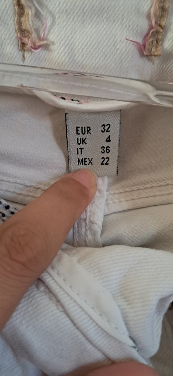 Beyaz Yırtık Detaylı Dar Kesim Kadın Kot Pantolon - Görsel 3