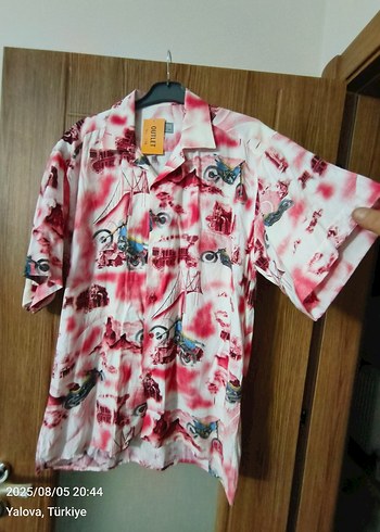 tek beden Beden Düğmeli, kısa kollu, renkli batik desenli erkek gömlek