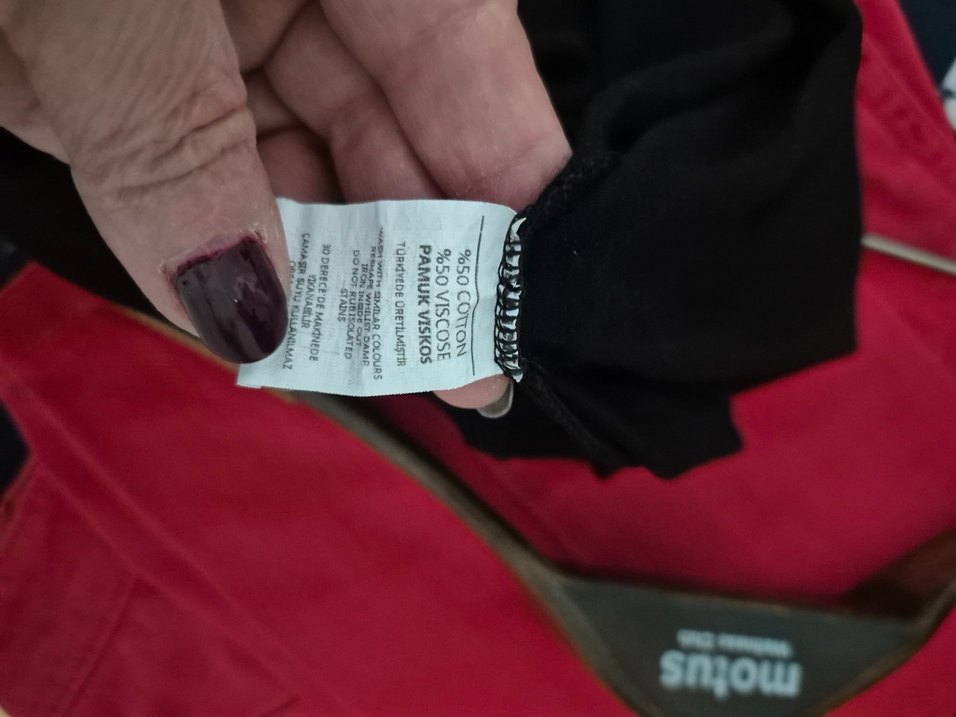 Kırmızı Mini Denim Kemerli Kadın Pantolon - Görsel 3