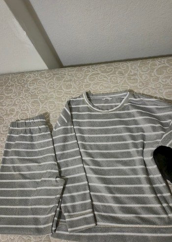 Gri Çizgili Uzun Kollu Rahat Pijama Takımı - Görsel 2