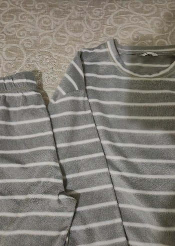 Gri Çizgili Uzun Kollu Rahat Pijama Takımı - Görsel 4