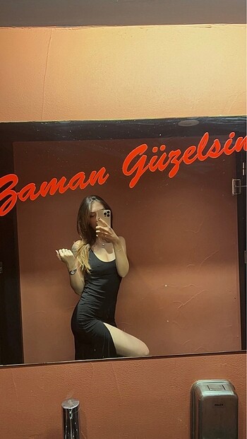 s Beden siyah yırtmaçlı elbise