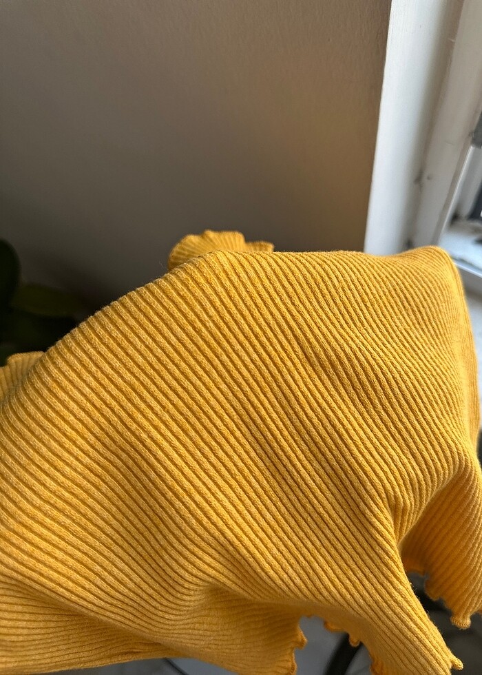 bershka fırfırlı crop - Görsel 4