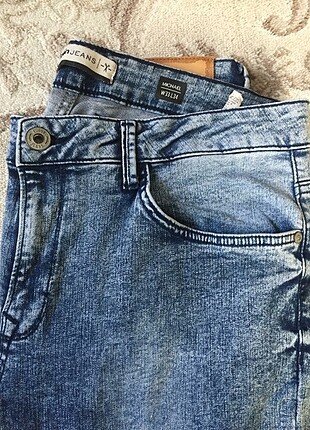 33 Beden mavi Renk Jean.