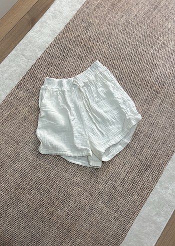 Beyaz Keten Mini Şort yumuşak kumaş keten değil ama