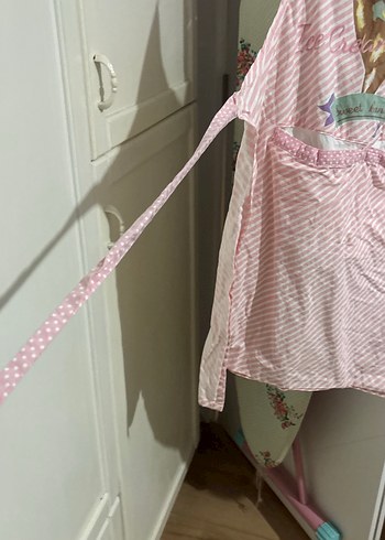 Pembe Baskılı Mutfak Önlüğü - Görsel 9