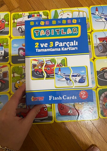 Diğer Çocuklar için Renkli Taşıtlar Puzzle Kartları