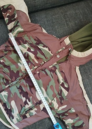 Erkek Çocuk Kamuflaj Desenli Kapüşonlu Mont - Görsel 6