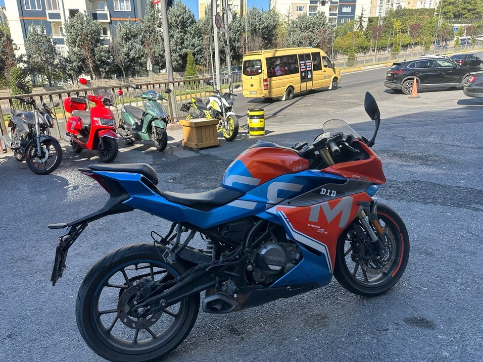 SR250 Motosiklet - Görsel 4