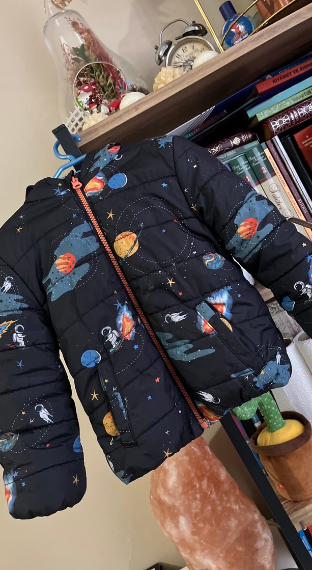 Erkek Çocuk Siyah Desenli Mont - Görsel 2