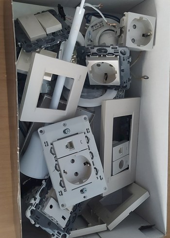 Beyaz Elektrik Prizi ve Telefon Jakı - Görsel 2