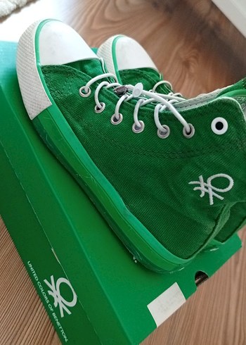 Yeşil Bağcıklı çocuk - Görsel 3