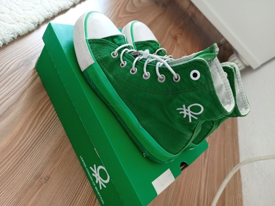 Yeşil Bağcıklı çocuk - Görsel 3