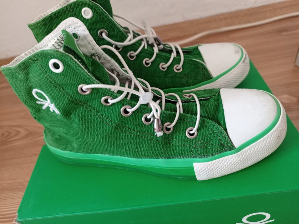 Yeşil Bağcıklı çocuk - Görsel 5