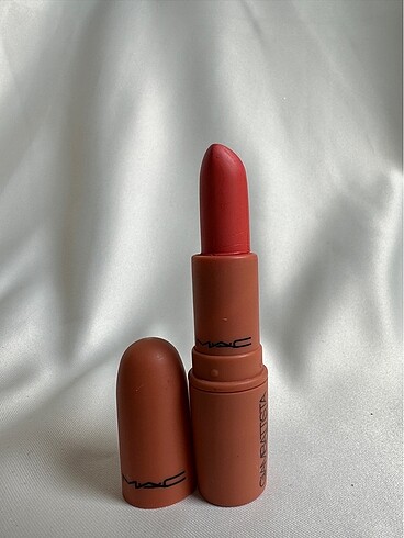 Beden çeşitli Renk Max factor ve mac ruj