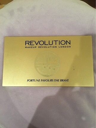 Revolution far paleti