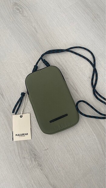 Pull and bear telefon çantası