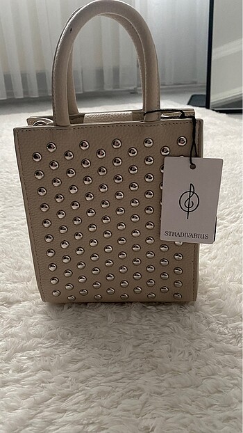 Stradivarius zımbalı çanta