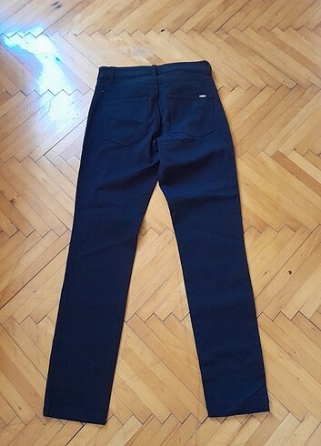 34 Beden Siyah pantolon