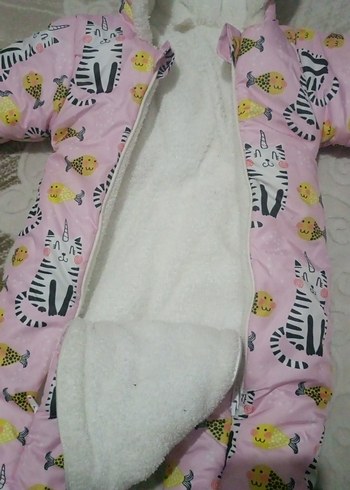 Kapüşonlu Pembe Desenli Kız Bebek Tulumu - Görsel 3