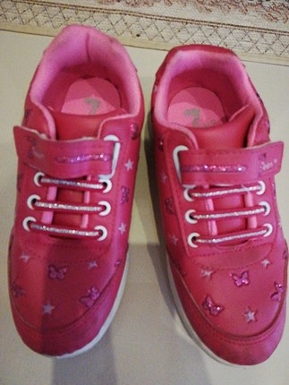 Pembe spor ayakkabı