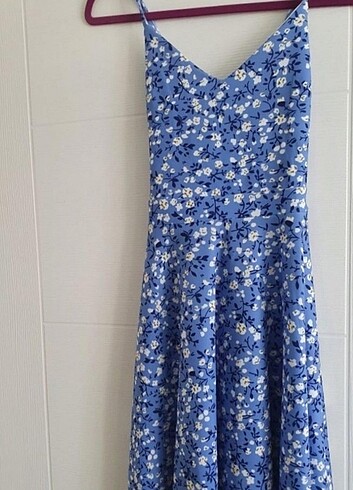 xs Beden Trendyolmilla mavi çiçek desenli sırt detaylı elbise
