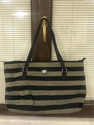 Tommy Hilfiger kol çantası