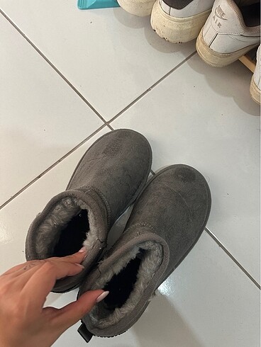 Ugg Ürün orijinal değildir