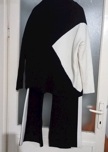 Kadın Siyah Beyaz Yüksek Yaka Triko Kazak - Görsel 2