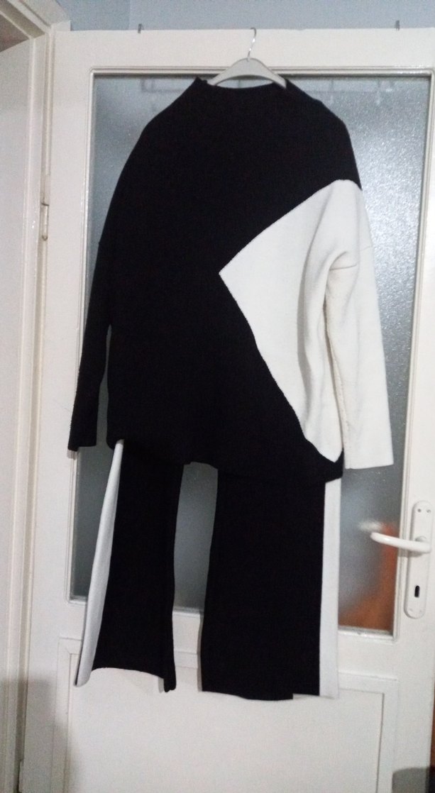 Kadın Siyah Beyaz Yüksek Yaka Triko Kazak - Görsel 4