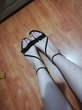 h&m fırfırlı sandalet