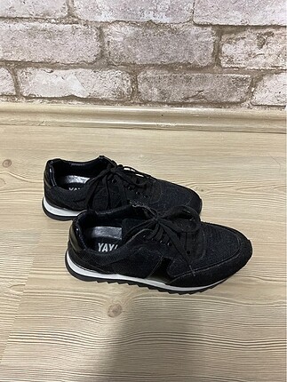 Siyah hotiç sneaker